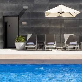 Schwimmbad ilunion atrium Hotel ILUNION Atrium Madrid Schwimmbad ilunion atrium Hotel ILUNION Atrium Madrid