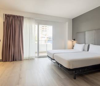 Barrierefreies zimmer Hotel ILUNION Romareda Saragossa Barrierefreies zimmer Hotel ILUNION Romareda Saragossa