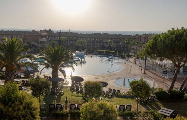 Genieße den sommer in vollen zügen. Aparthotel ILUNION  Sancti Petri Cádiz